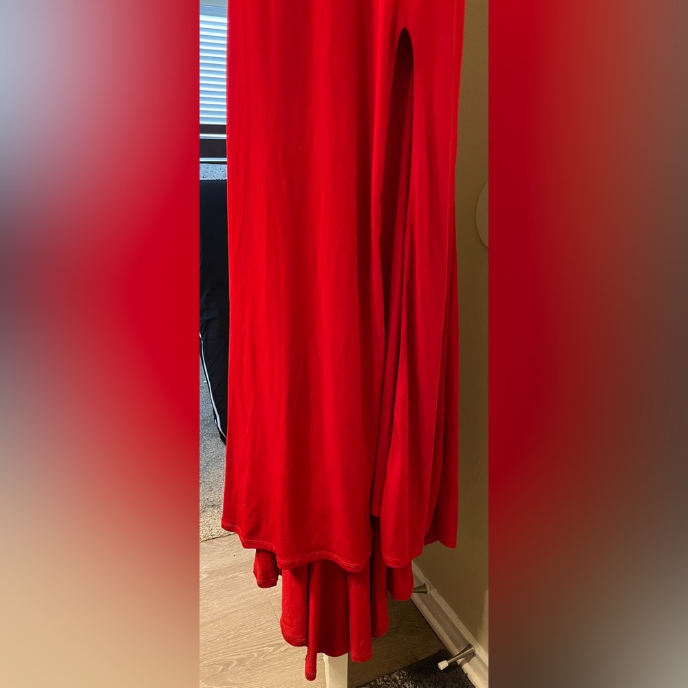 RED FORMAL/PROM DRESS - Picture 3 of 8